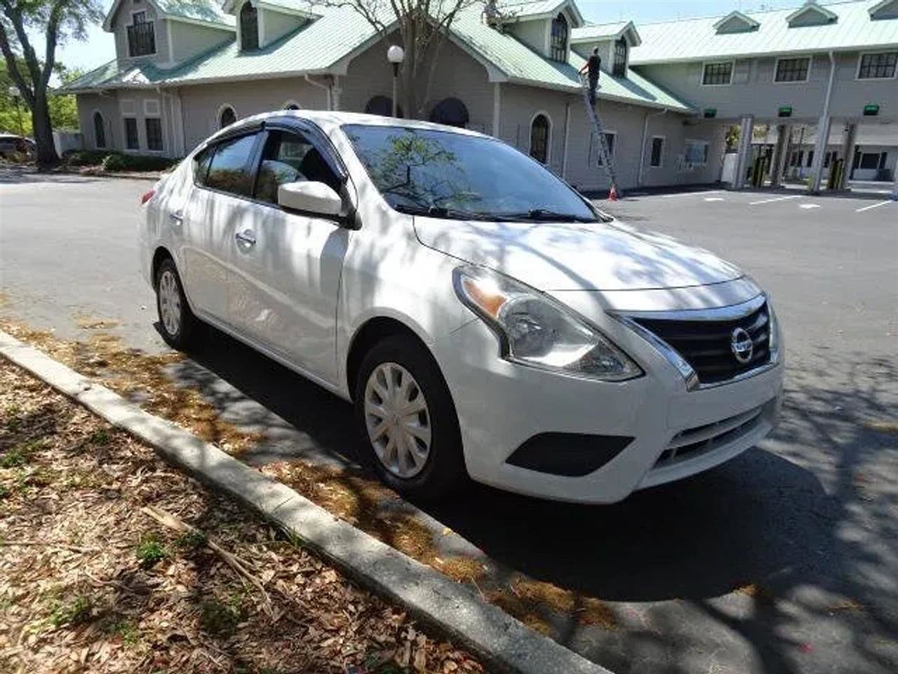 Used 2018 Nissan Versa SV image 5