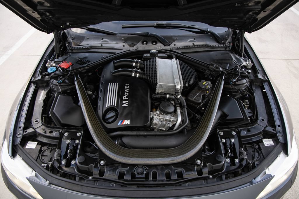 Used 2016 BMW M4 Convertible RWD image 32