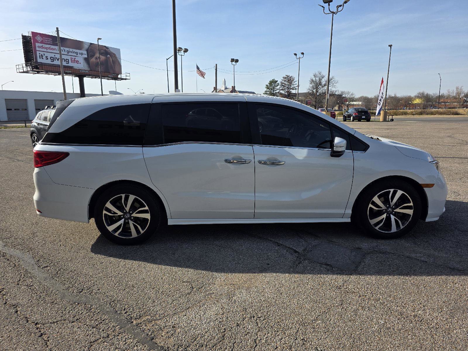 Used 2023 Honda Odyssey Touring image 4