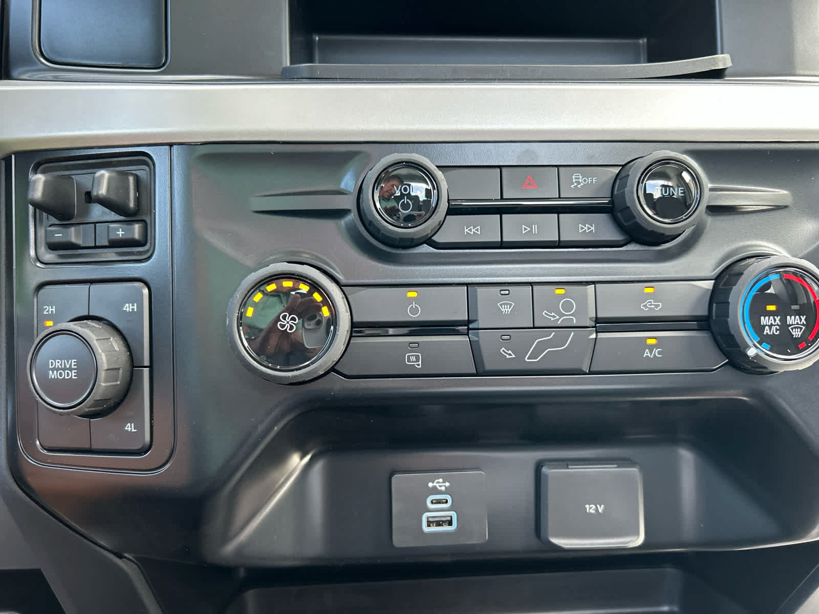 New 2025 Ford F550 4x4 Regular Cab Super Duty image 18