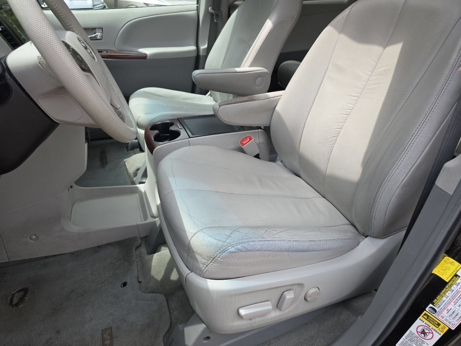 Used 2012 Toyota Sienna XLE w/ Premium Pkg FWD image 25