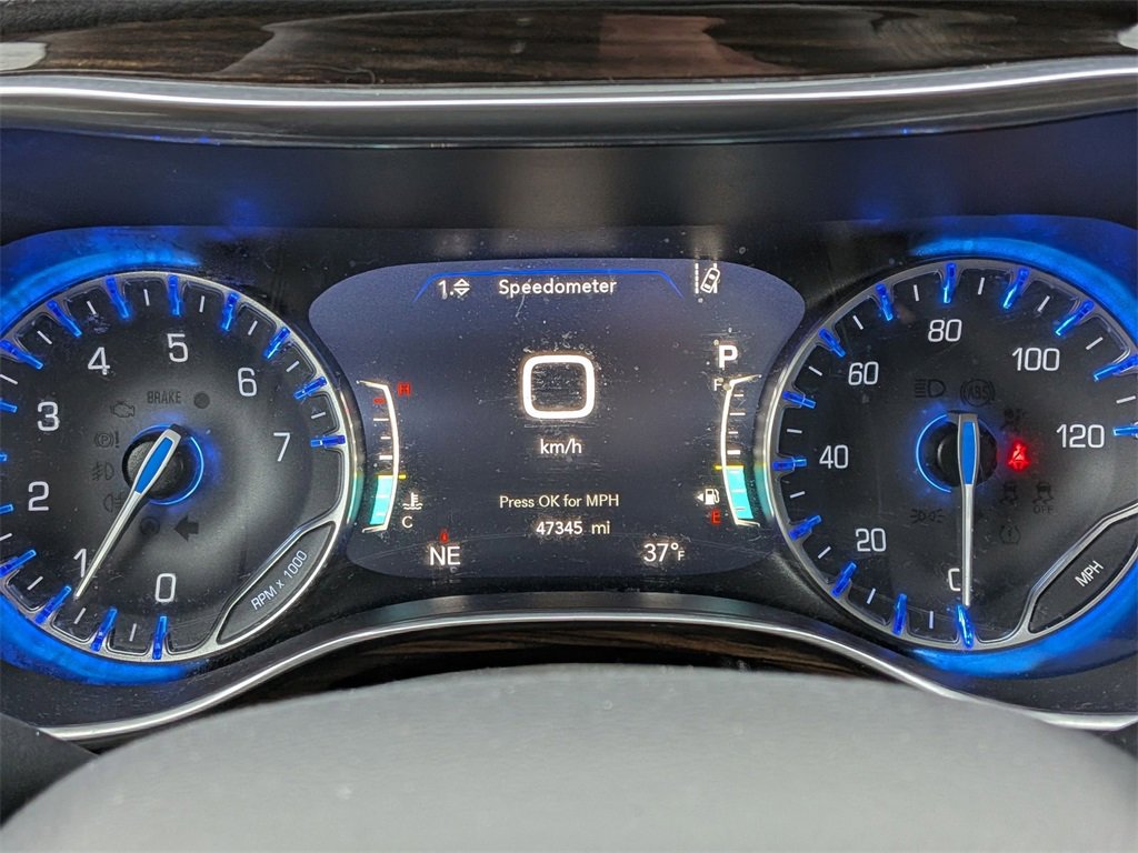 Used 2022 Chrysler Pacifica Limited w/ Uconnect Theater Family Group image 19