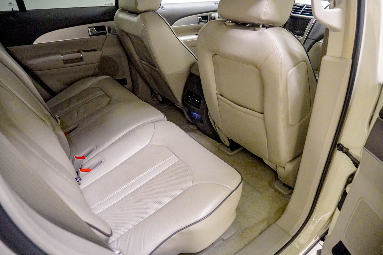 Used 2015 Lincoln MKX FWD w/ Equipment Group 101A image 33