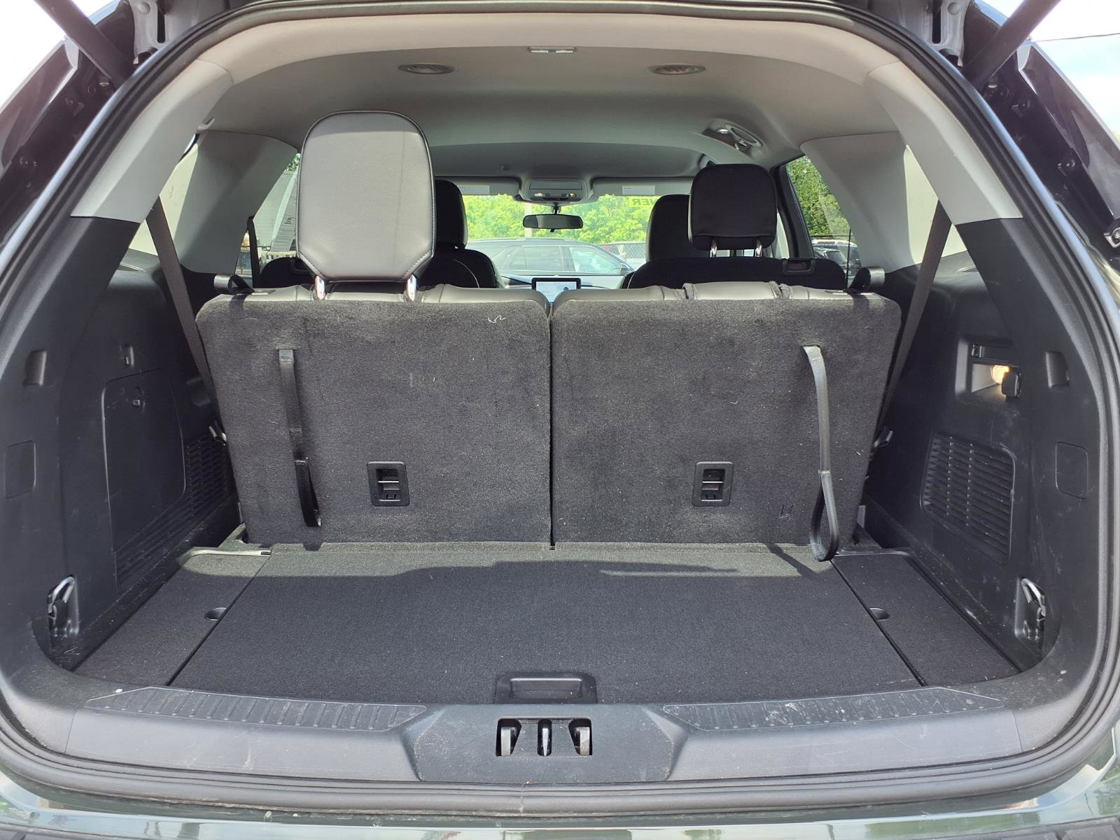 Used 2024 Ford Explorer XLT w/ Equipment Group 202A AWD/4WD image 21