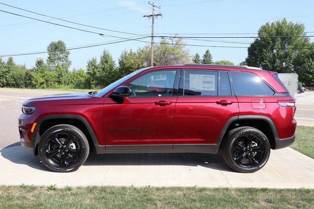 New 2025 Jeep Grand Cherokee Altitude w/ Trailer Tow Package image 26