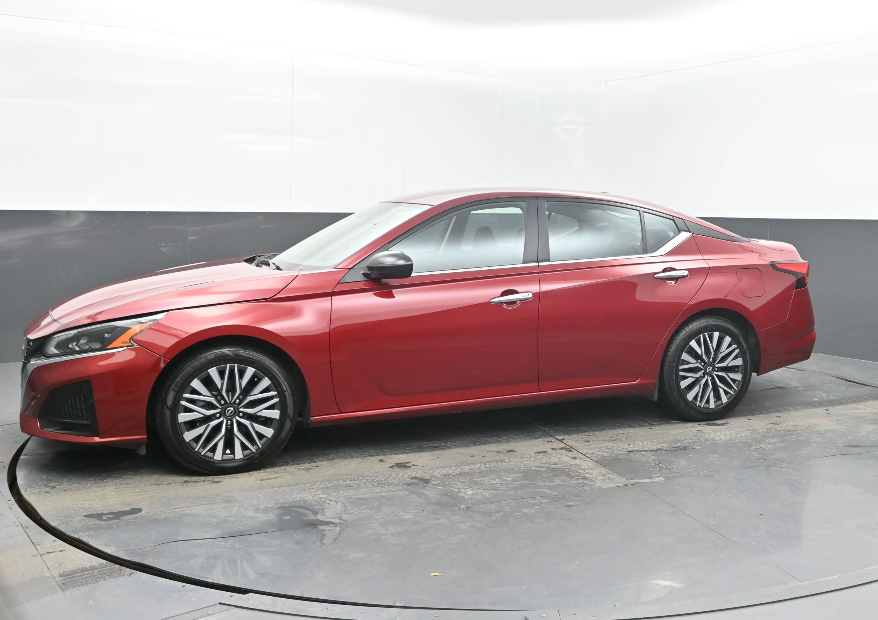 Used 2024 Nissan Altima 2.5 SV image 5