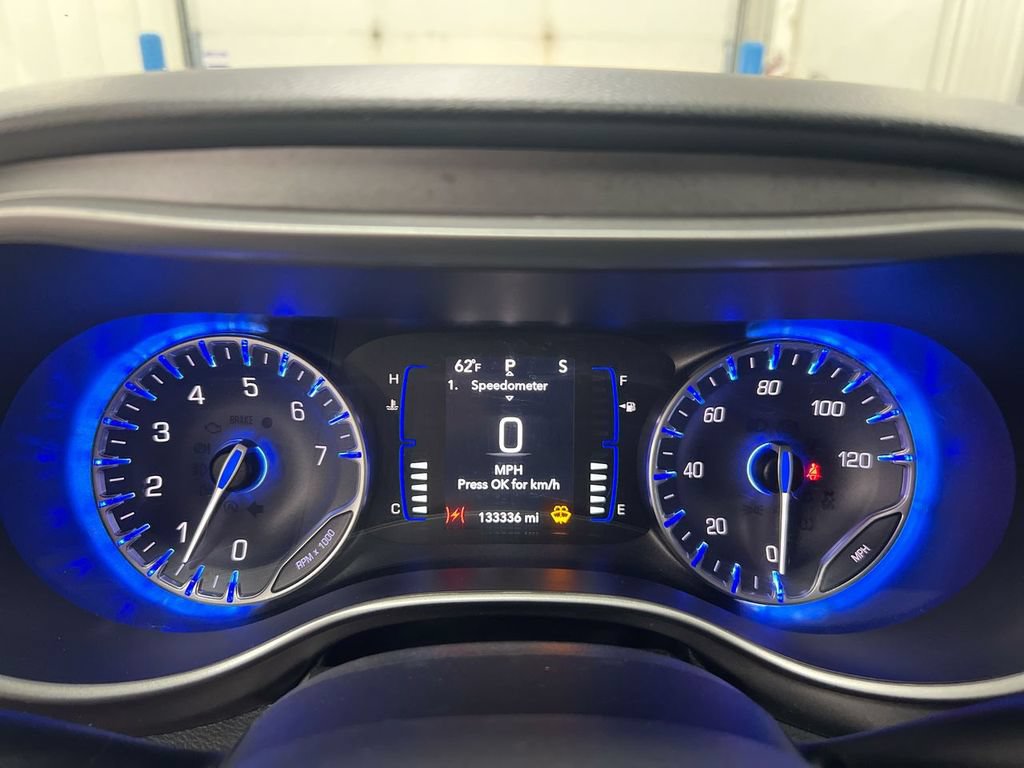 Used 2020 Chrysler Pacifica Touring-L FWD image 12
