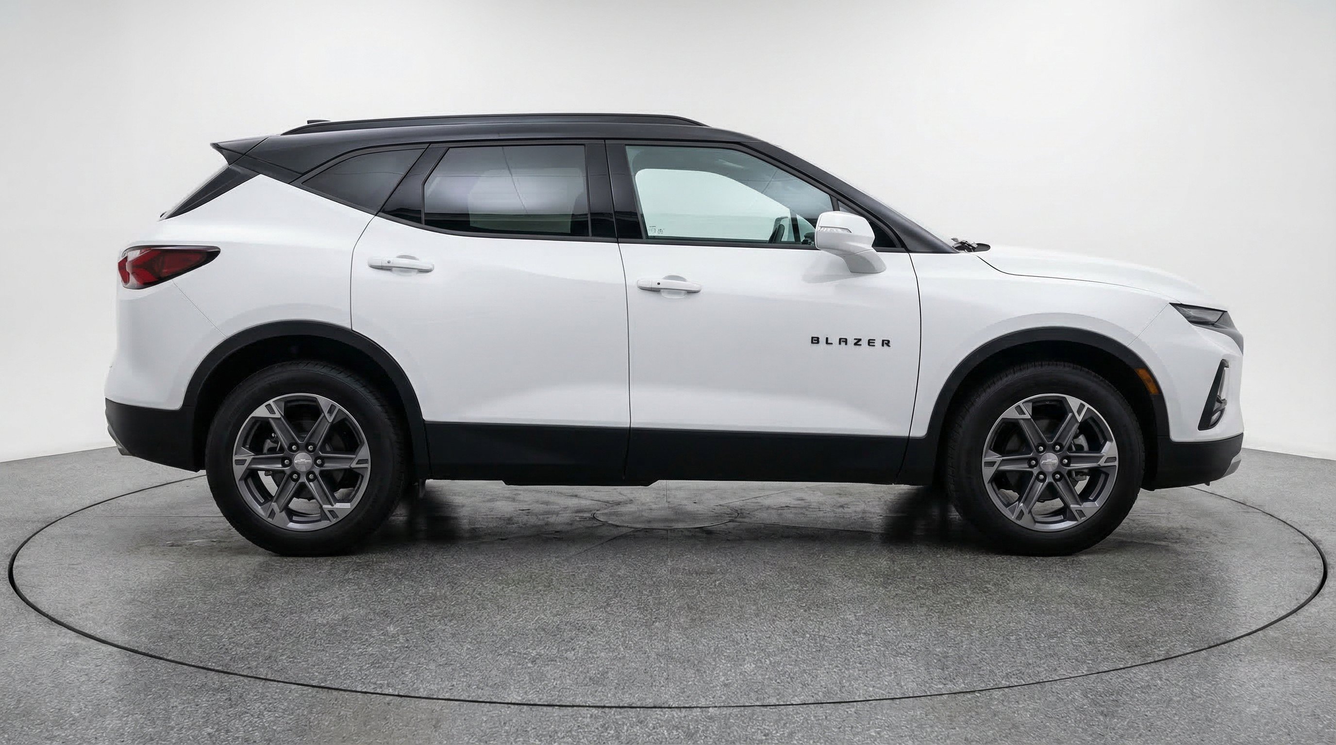Used 2025 Chevrolet Blazer LT FWD image 11
