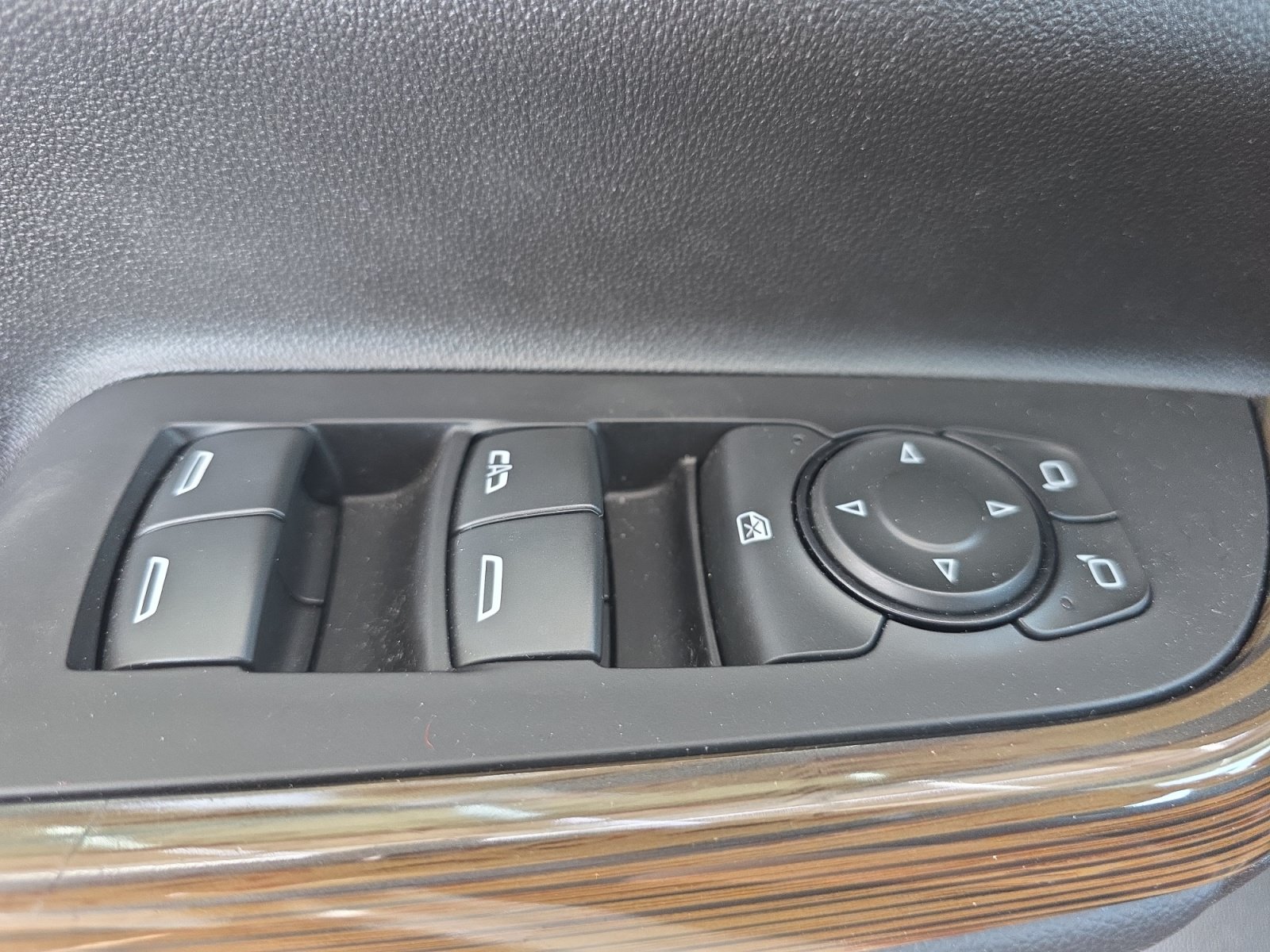 Used 2023 GMC Acadia SLE w/ Driver Convenience Package FWD image 26