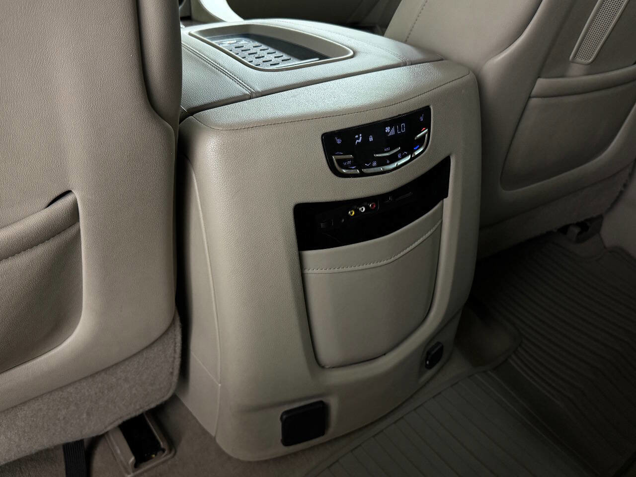 Used 2016 Cadillac Escalade ESV Premium AWD/4WD image 31