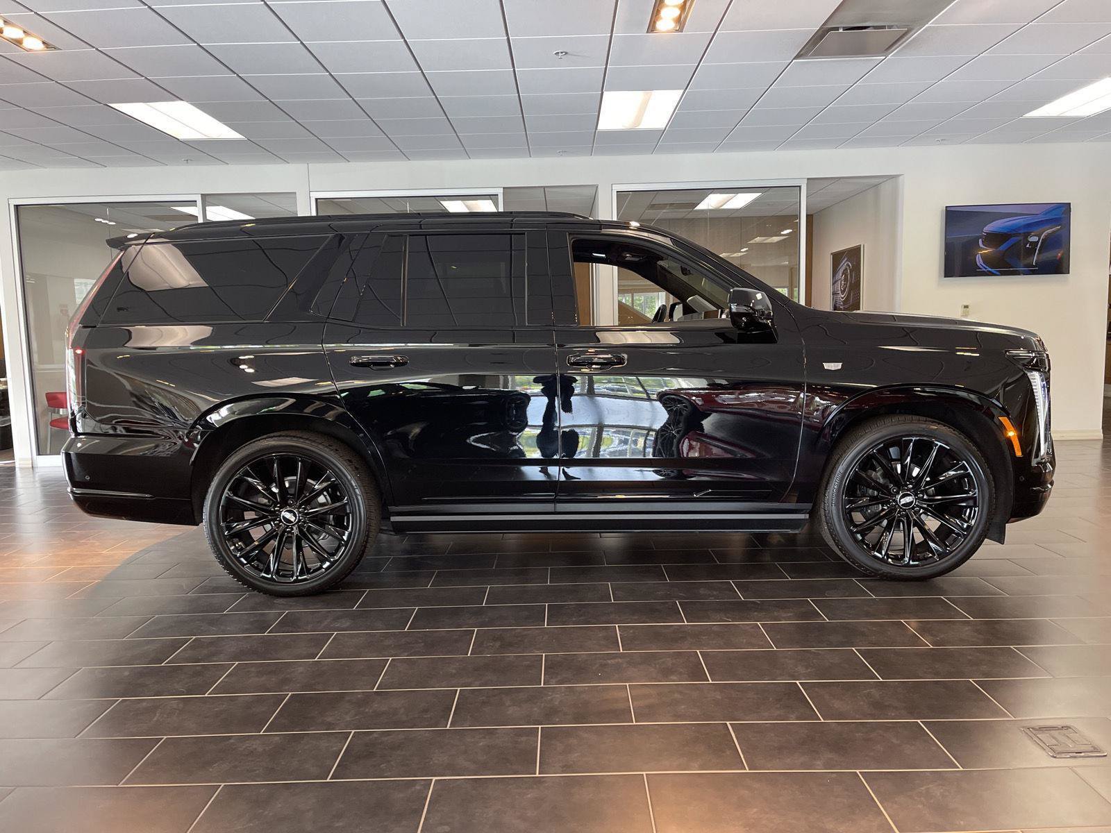 Certified 2026 Cadillac Escalade Platinum Sport w/ LPO, ONYX Package AWD/4WD image 6