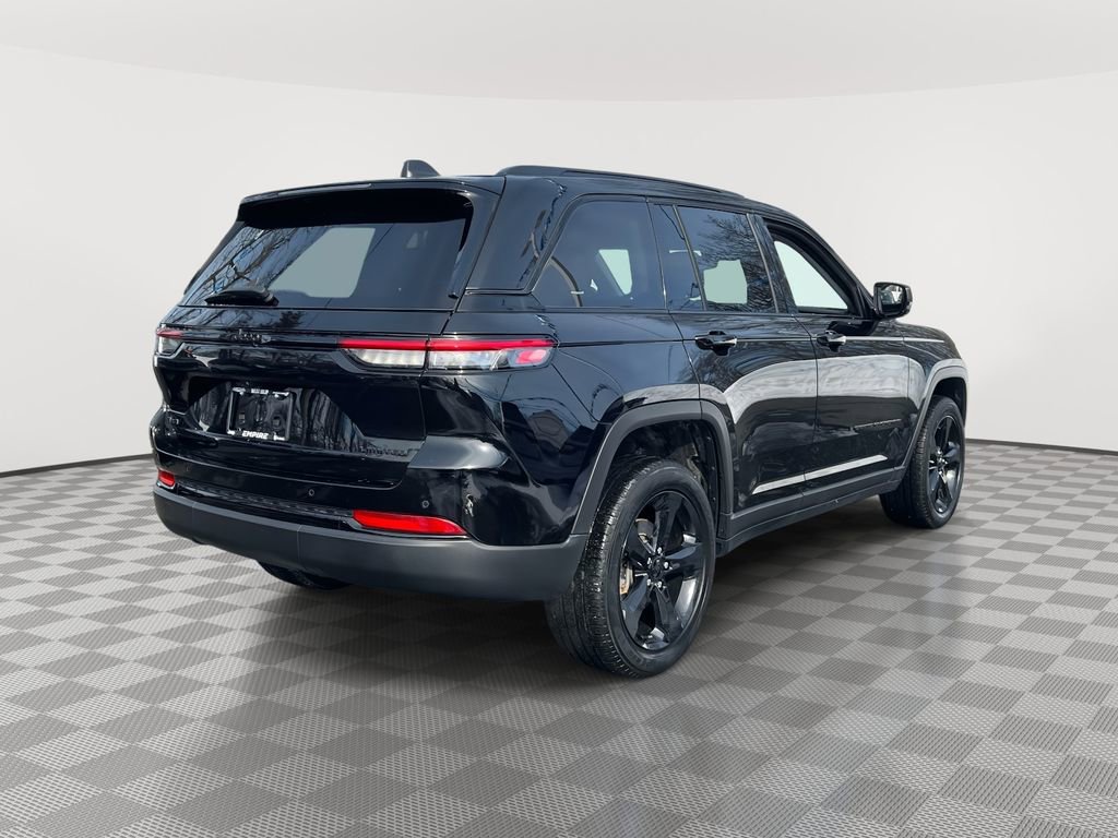 Certified 2024 Jeep Grand Cherokee Limited w/ Black Appearance Package image 8