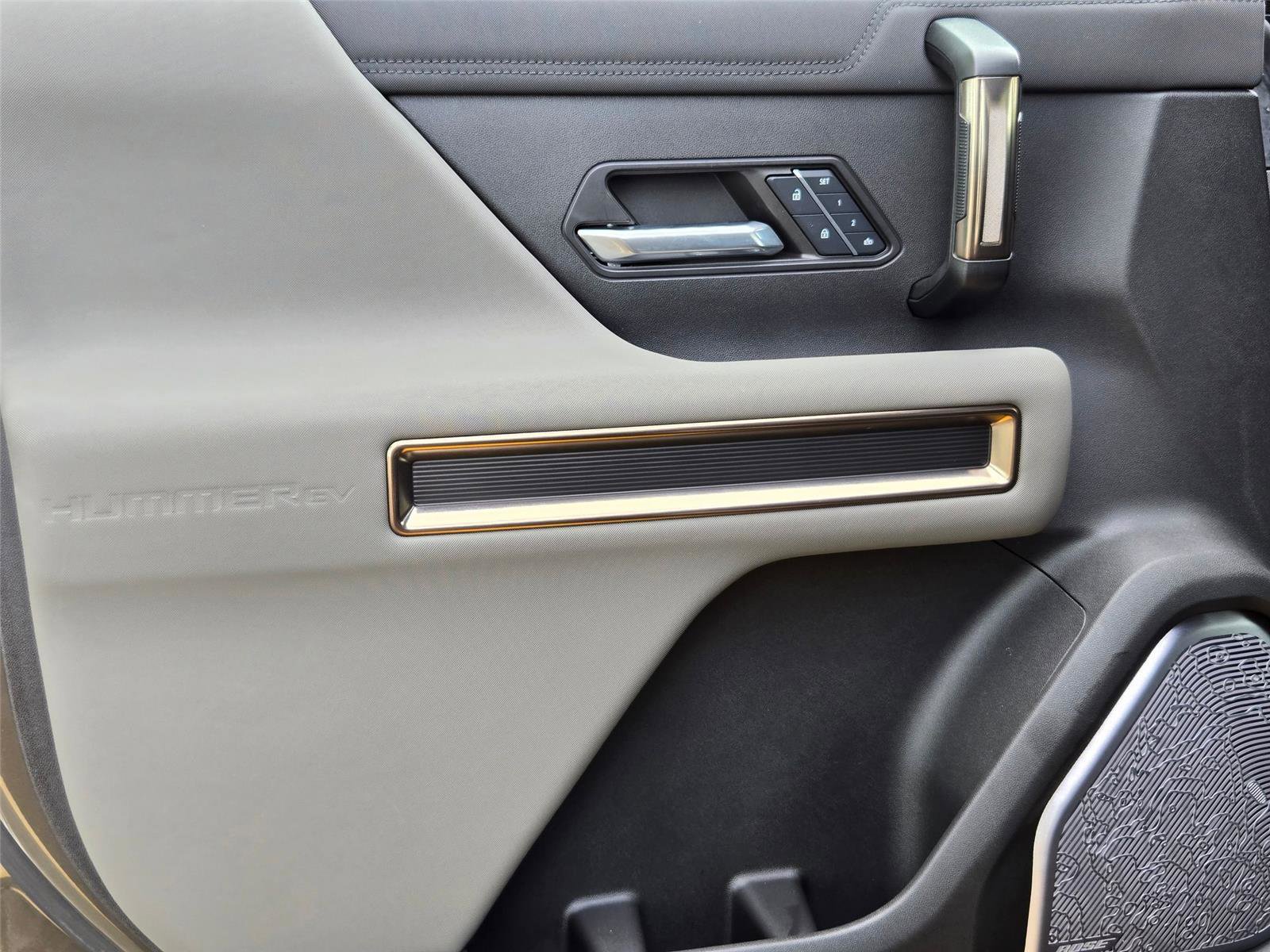 Used 2024 GMC Hummer EV 2X w/ LPO, Illumination Package image 25