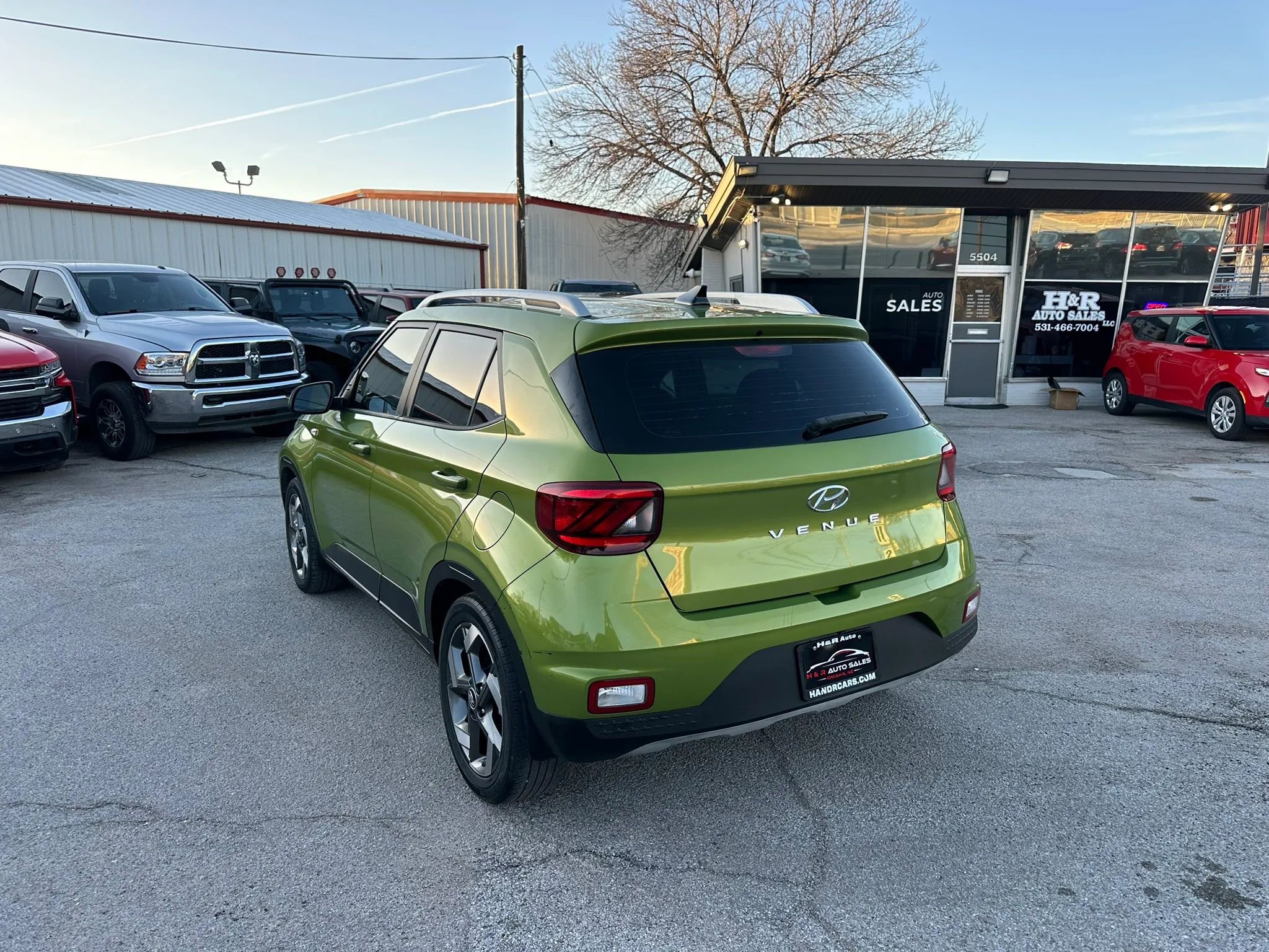 Used 2021 Hyundai Venue SEL FWD image 3