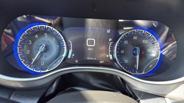 Used 2023 Chrysler Pacifica Touring-L FWD image 16