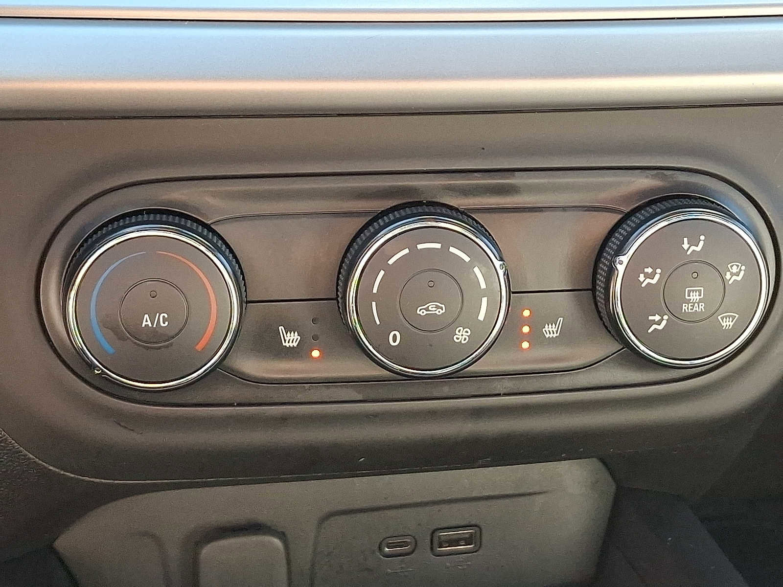 Used 2024 Chevrolet Trax RS w/ Sunroof Package image 16