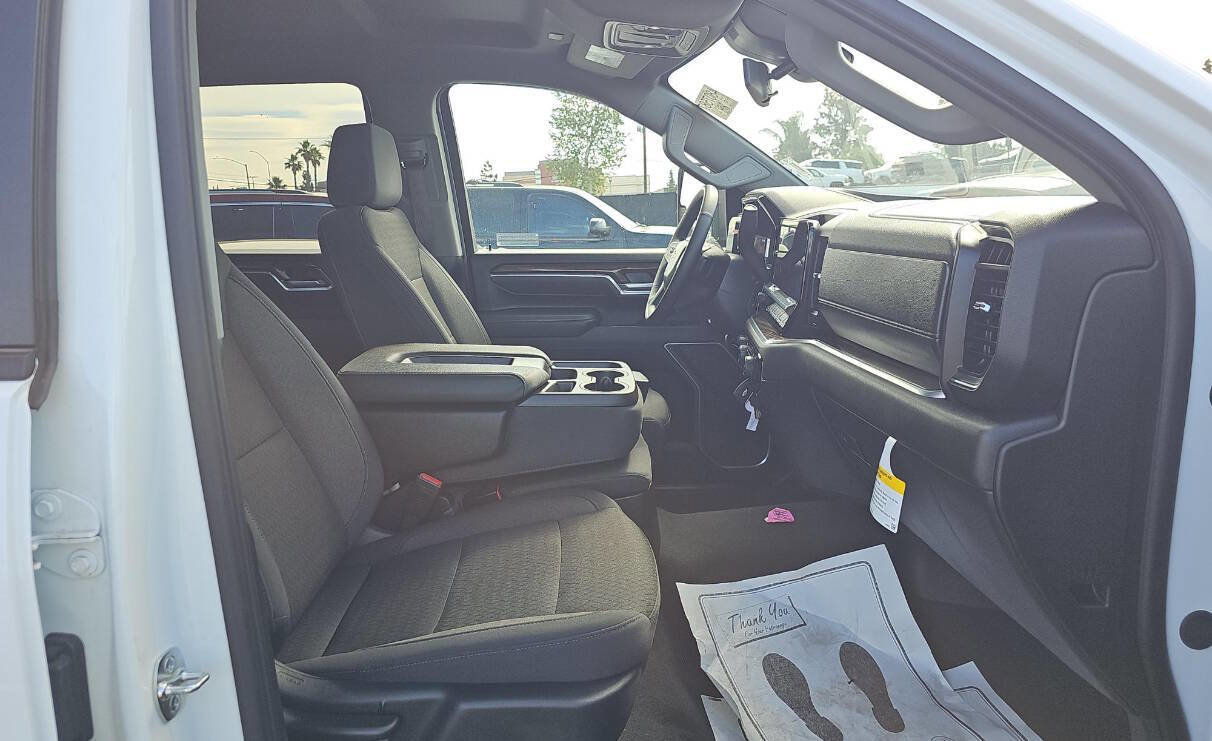Used 2025 Chevrolet Silverado 3500 LT w/ Convenience Package image 12