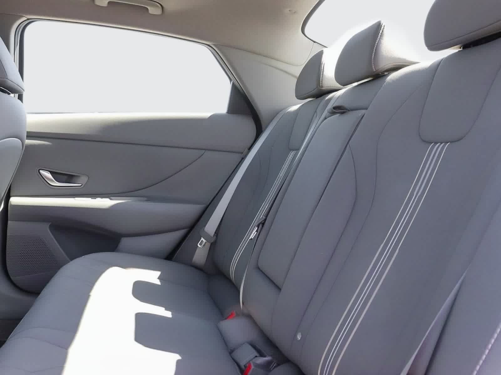 Used 2025 Hyundai Elantra SEL FWD image 25