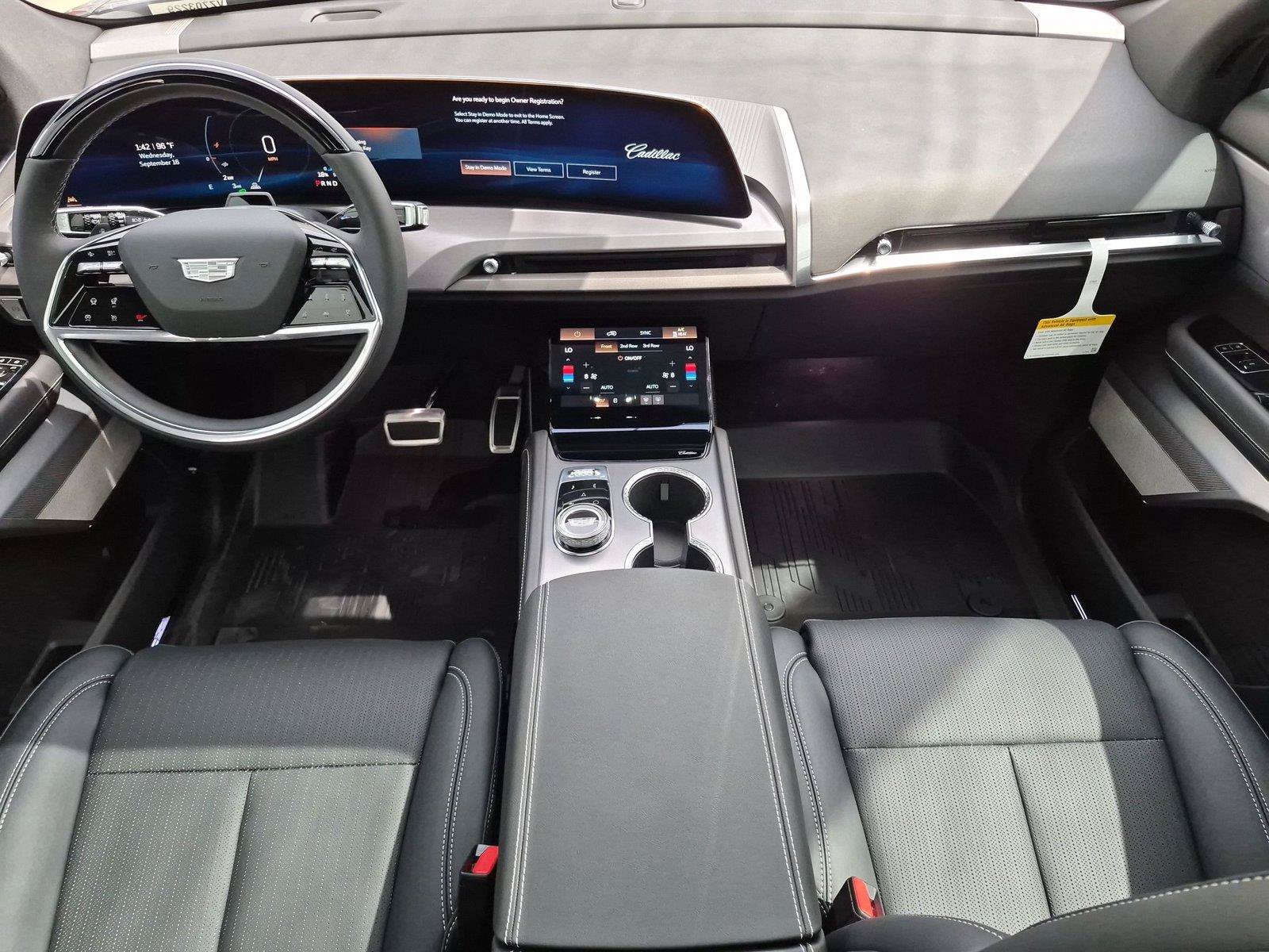New 2027 Cadillac Vistiq Sport w/ LPO, Floor Liner Package AWD/4WD image 8