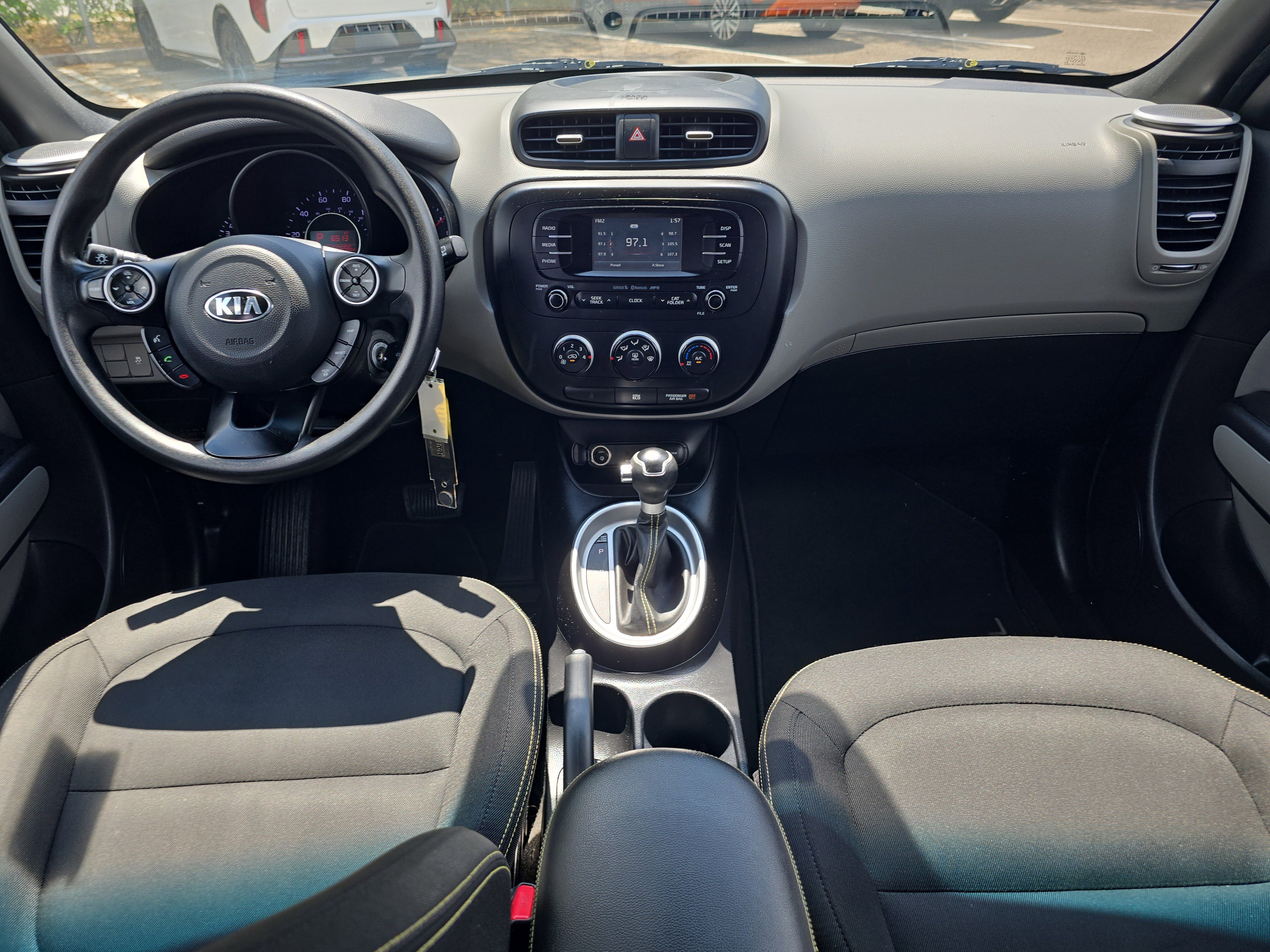 Used 2016 Kia Soul + image 12