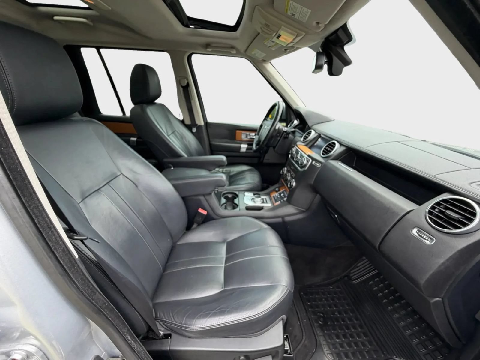 Used 2015 Land Rover LR4 HSE AWD/4WD image 30