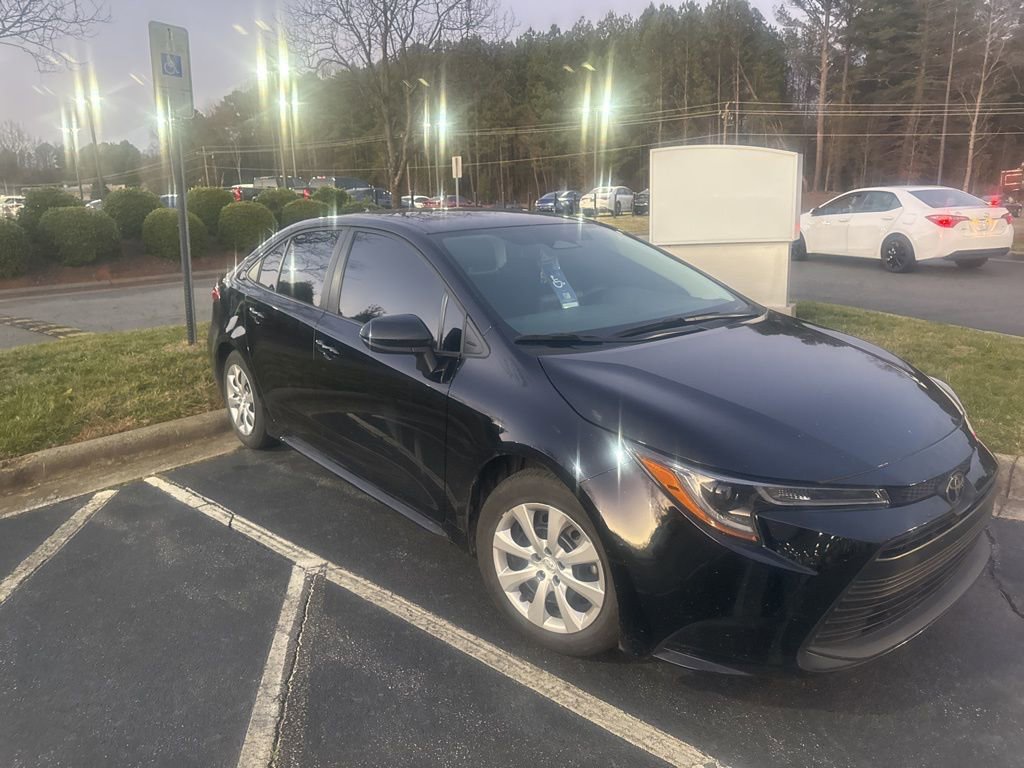Used 2024 Toyota Corolla LE image 3