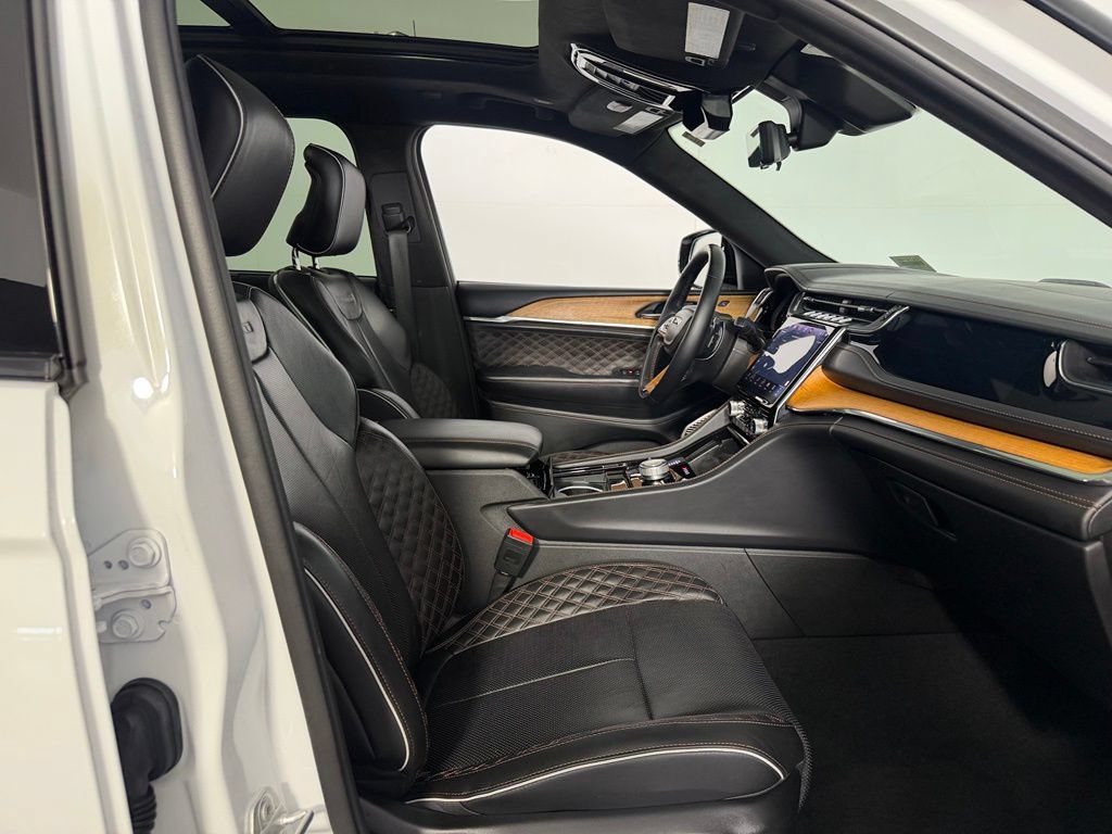 Used 2023 Jeep Grand Cherokee Summit AWD/4WD image 29