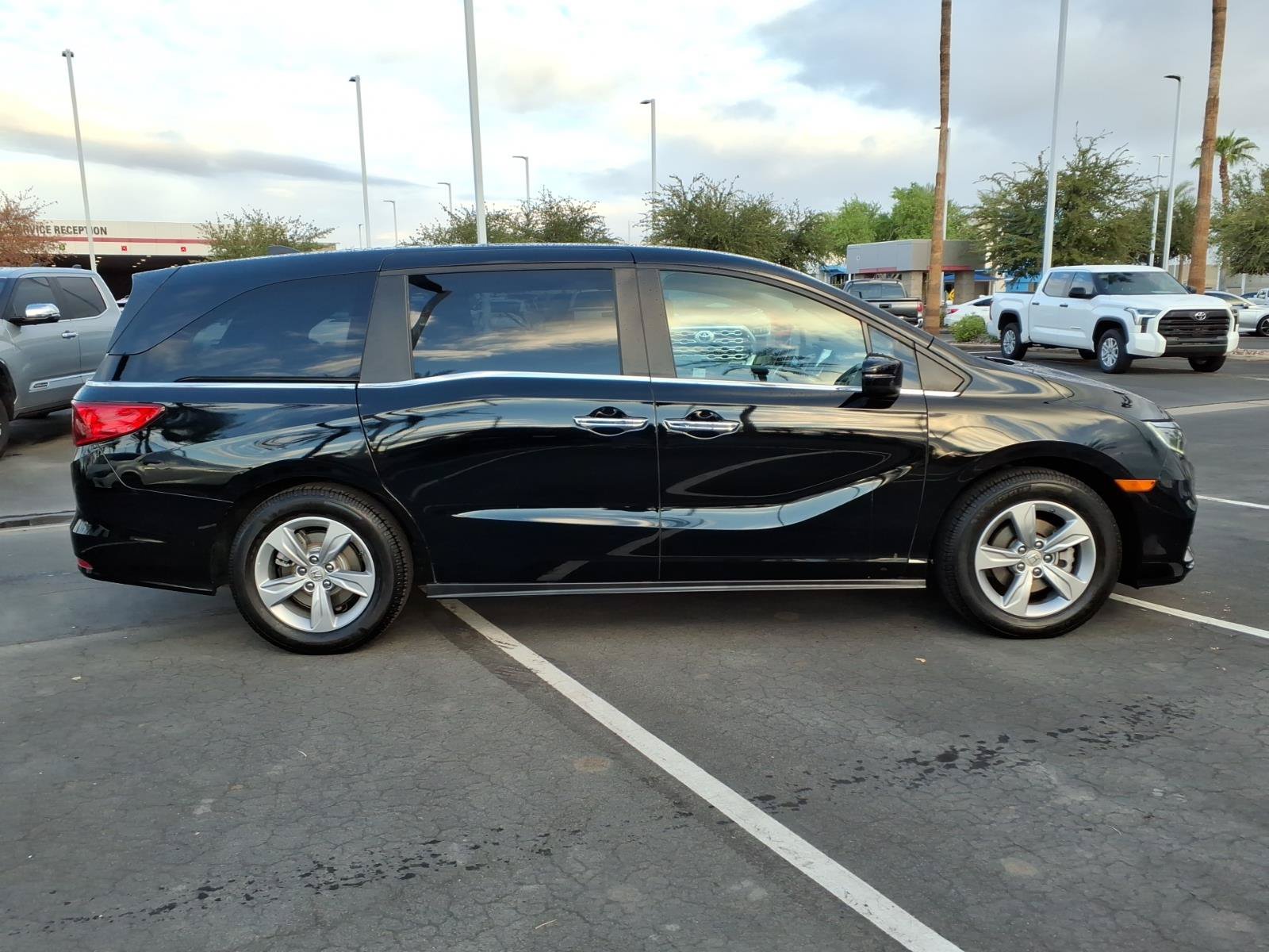 Used 2018 Honda Odyssey EX image 3