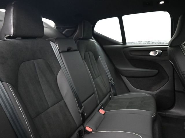 Used 2023 Volvo XC40 B5 Plus w/ Protection Package Premier image 30