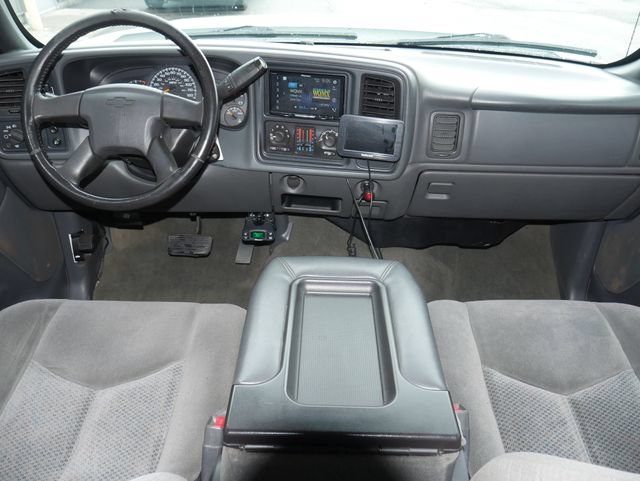 Used 2007 Chevrolet Silverado 2500 LT w/ Heavy-Duty Power Package AWD/4WD image 3