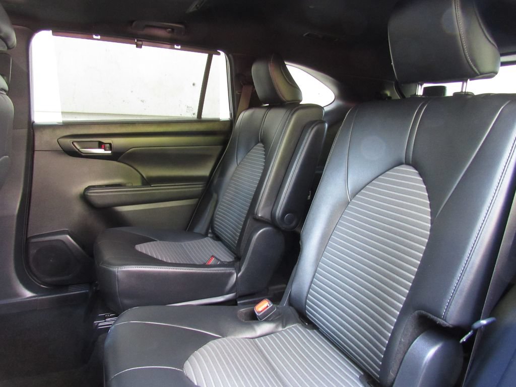 Certified 2025 Toyota Highlander XSE AWD/4WD image 16