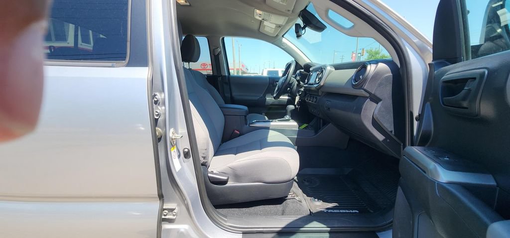 Certified 2019 Toyota Tacoma SR5 AWD/4WD image 11