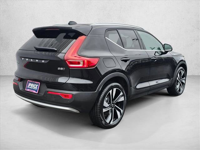 Used 2025 Volvo XC40 B5 Plus image 5