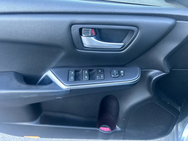 Used 2016 Toyota Camry SE image 7