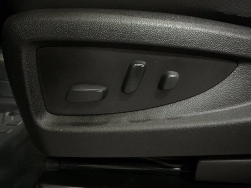 Used 2017 Chevrolet Silverado 1500 LT w/ Midnight Edition AWD/4WD image 15
