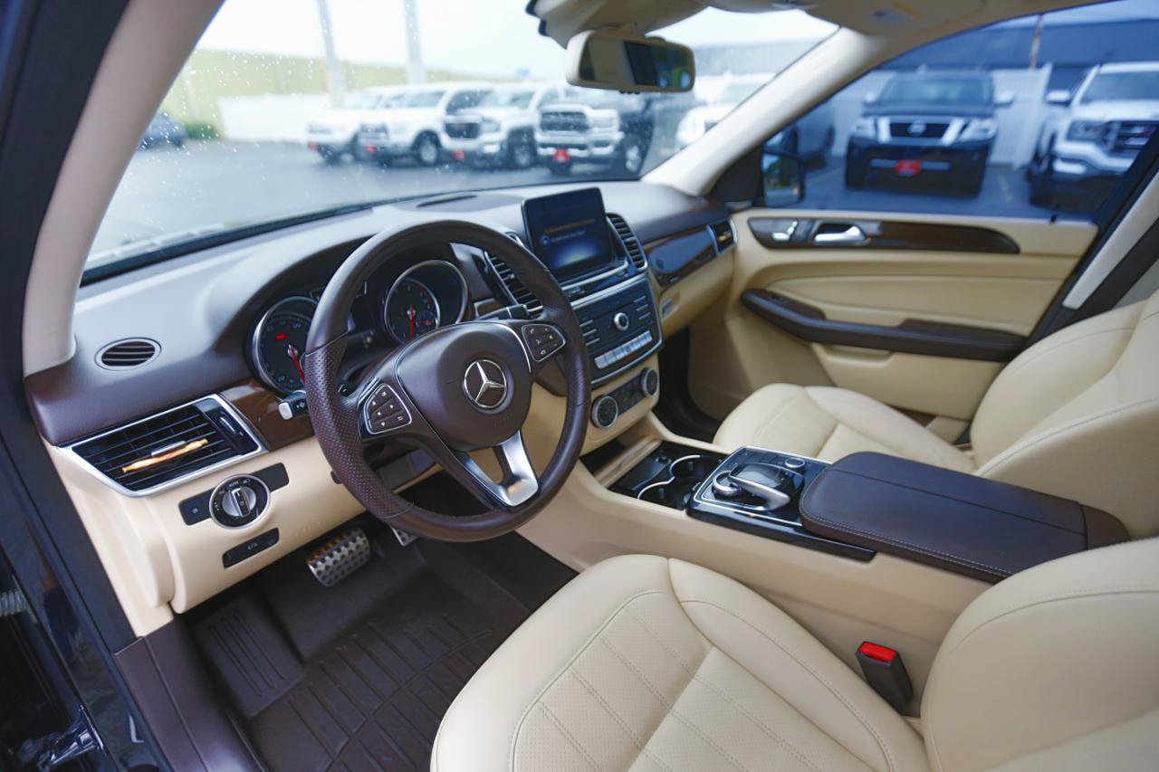 Used 2019 Mercedes-Benz GLE 400 4MATIC w/ Premium 1 Package image 4