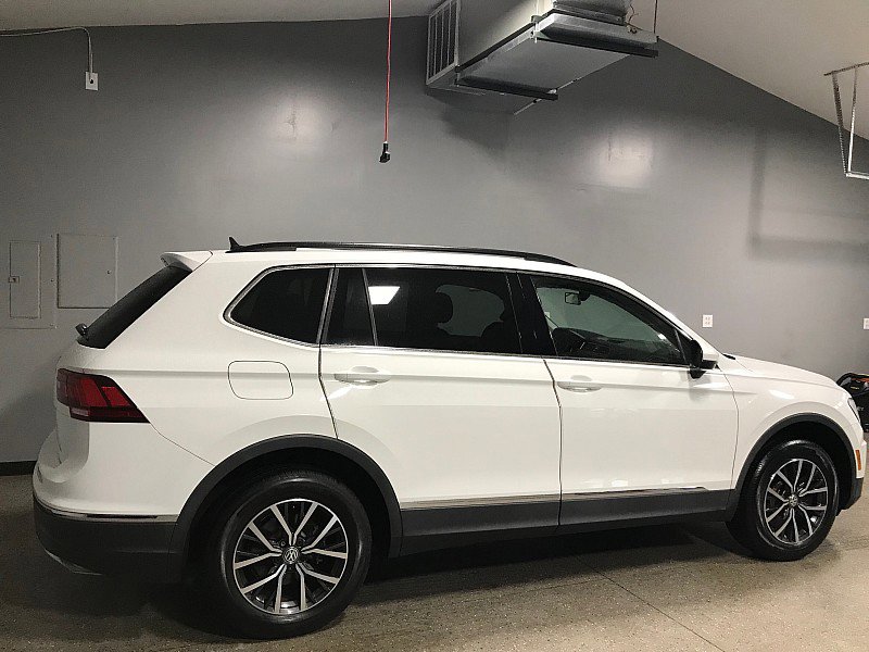 Used 2020 Volkswagen Tiguan SE w/ Panoramic Sunroof Package image 3