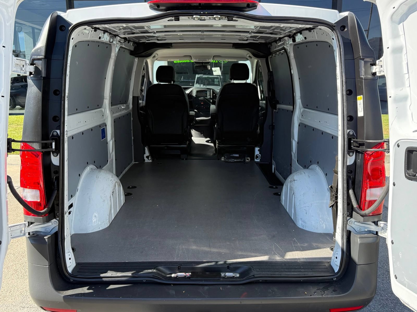Used 2023 Mercedes-Benz Metris image 16