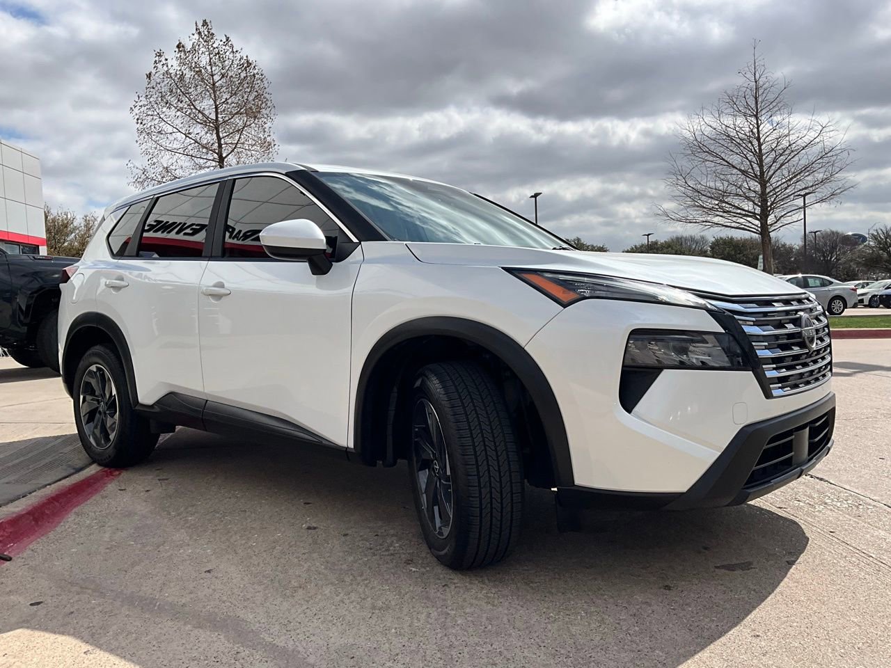 Used 2025 Nissan Rogue SV image 4