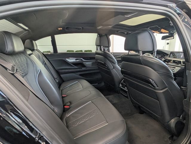 Used 2022 BMW 740i w/ M Sport Package image 14