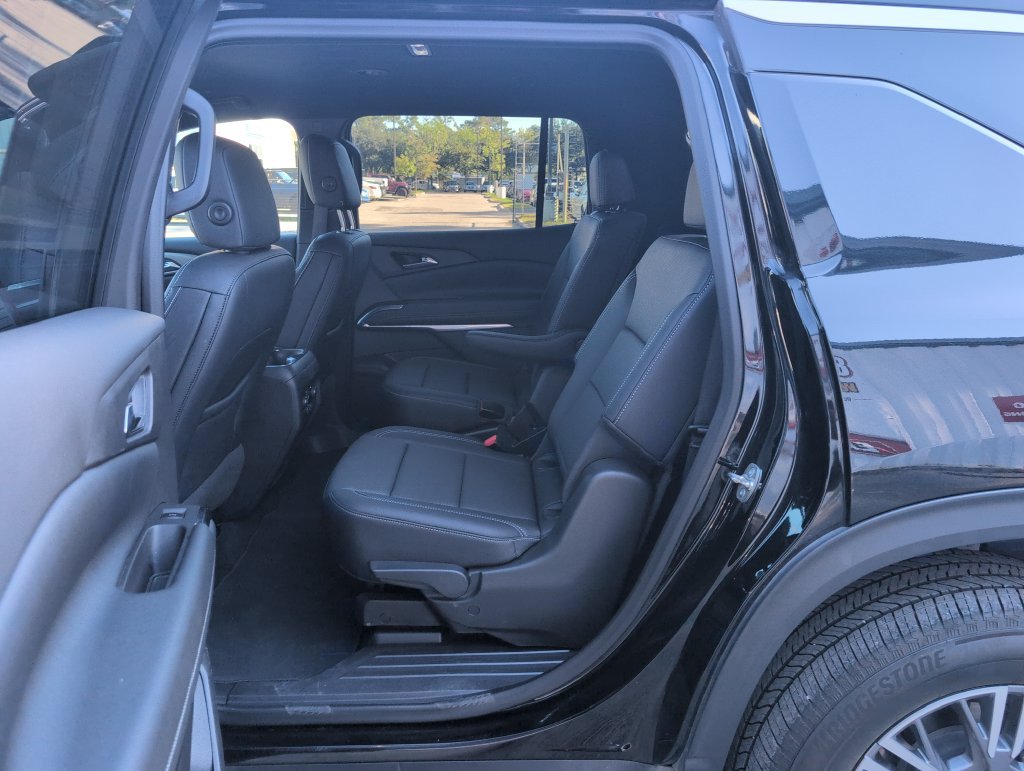 Used 2025 Chevrolet Traverse LT AWD/4WD image 11