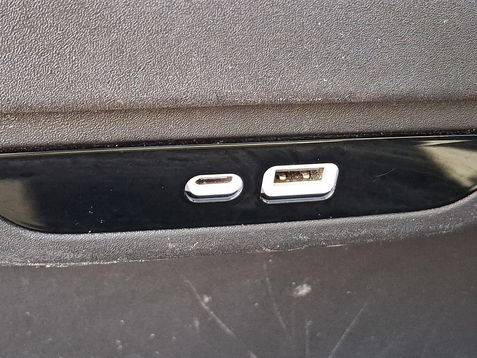Certified 2024 Chrysler Pacifica Limited FWD image 12