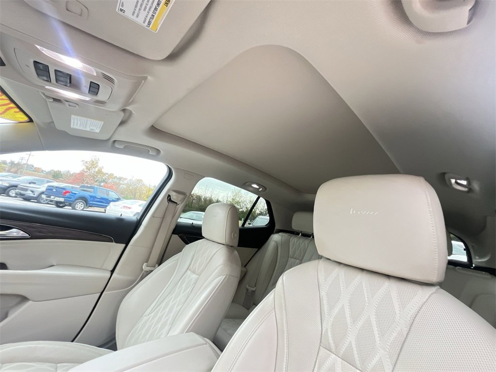 Used 2023 Buick Envision Avenir image 22