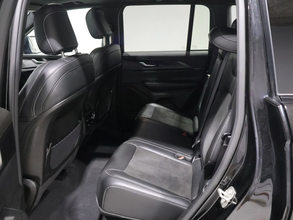 Used 2023 Jeep Grand Cherokee Altitude AWD/4WD image 18
