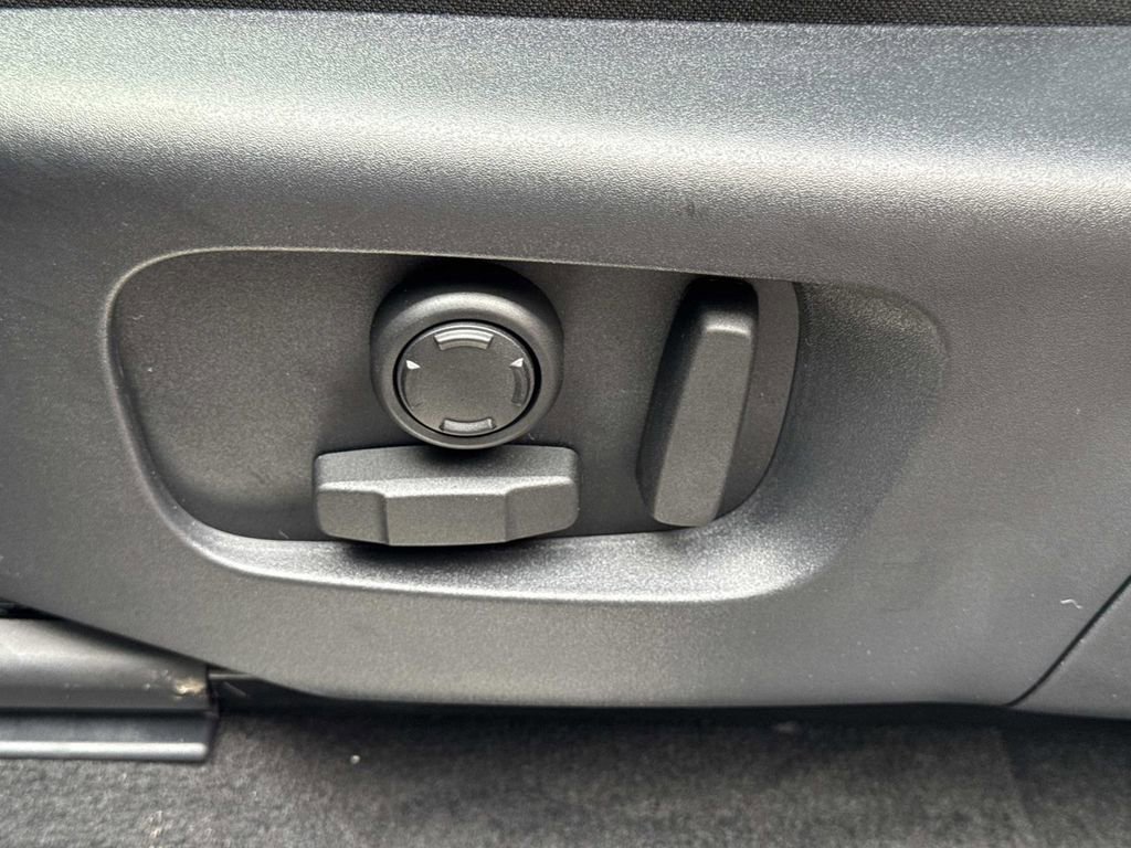 New 2026 Land Rover Discovery Sport Landmark image 29