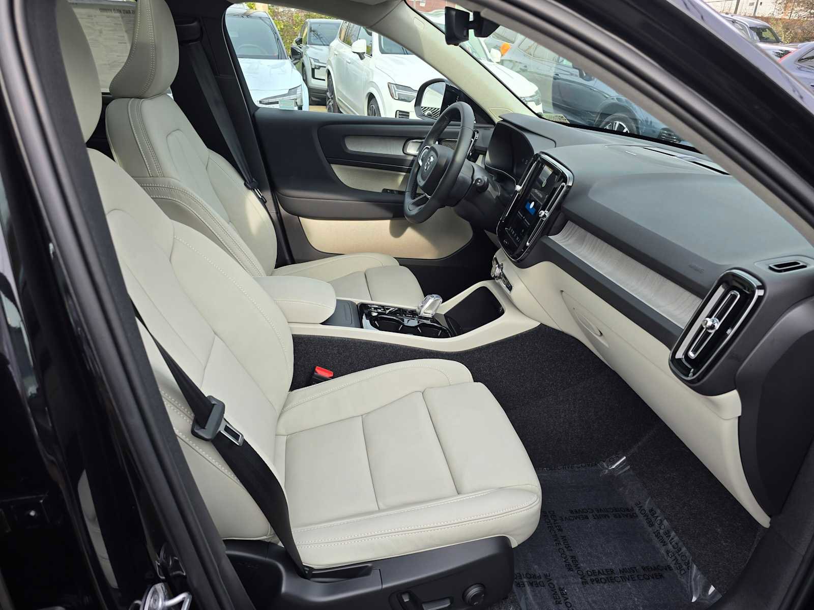 New 2026 Volvo XC40 B5 Ultra w/ Climate Package image 11