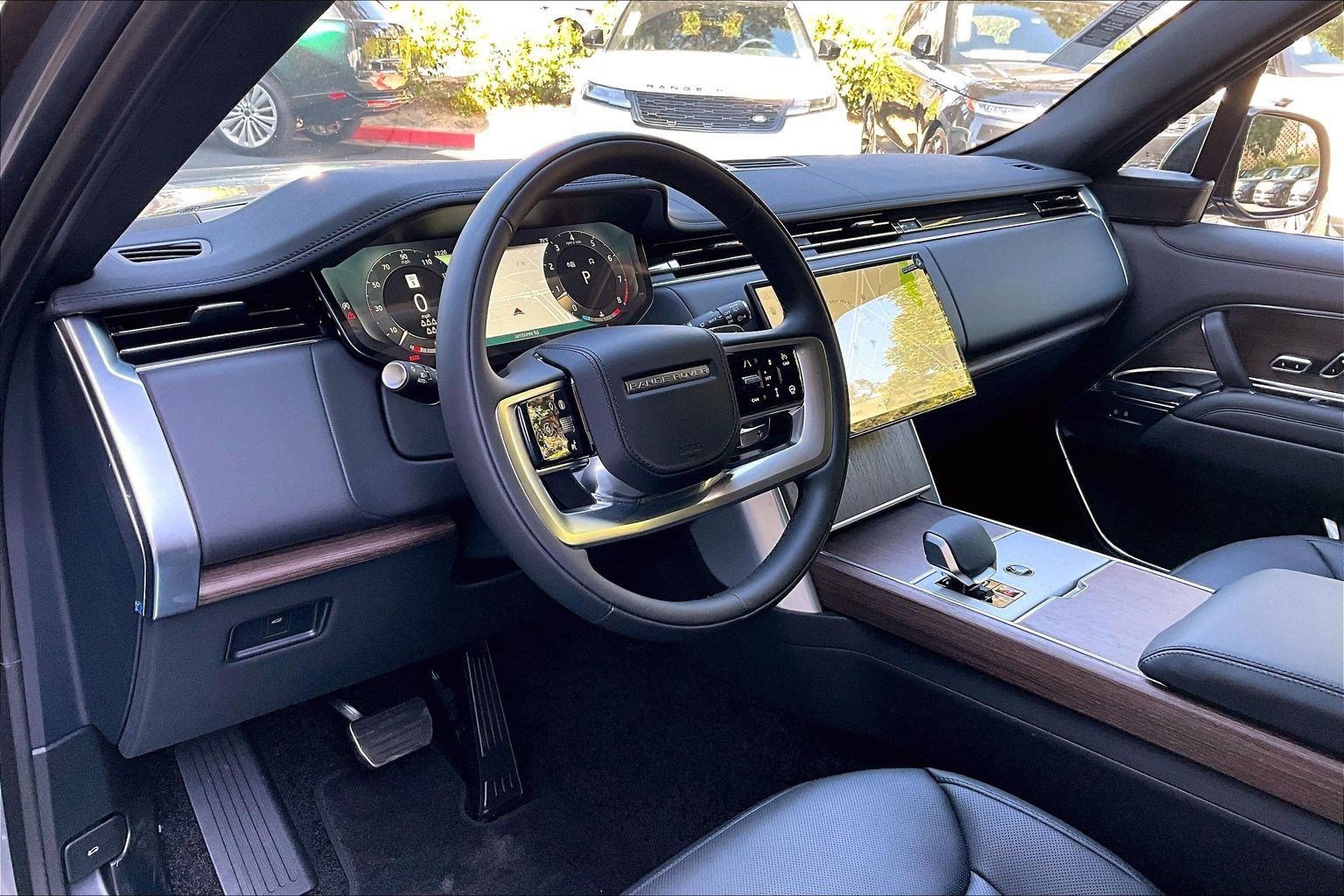 New 2026 Land Rover Range Rover Long Wheelbase SE image 4