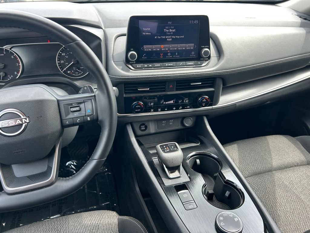 Used 2025 Nissan Rogue SV image 16