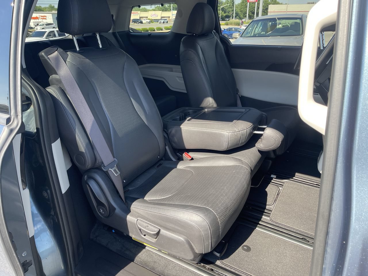 Used 2024 Kia Carnival SX Prestige FWD image 28