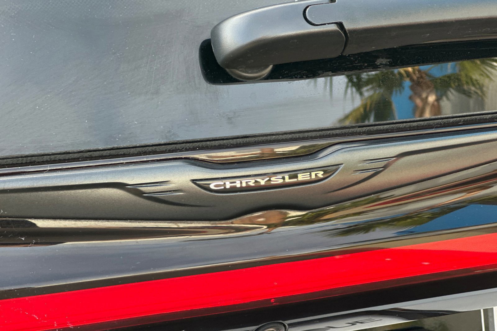 Used 2024 Chrysler Pacifica Limited w/ Uconnect Theater Family Group image 28